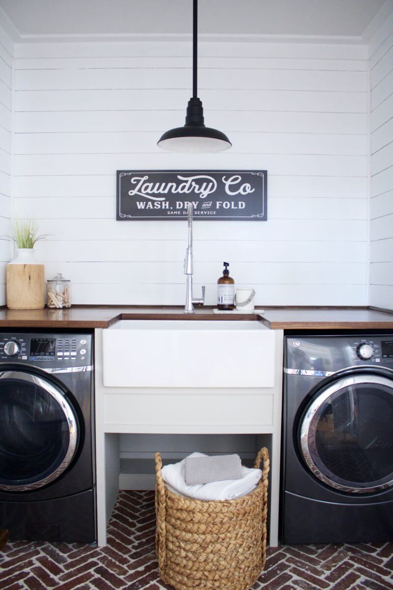 Vintage Shiplap Laundry Room Walls — Homebnc