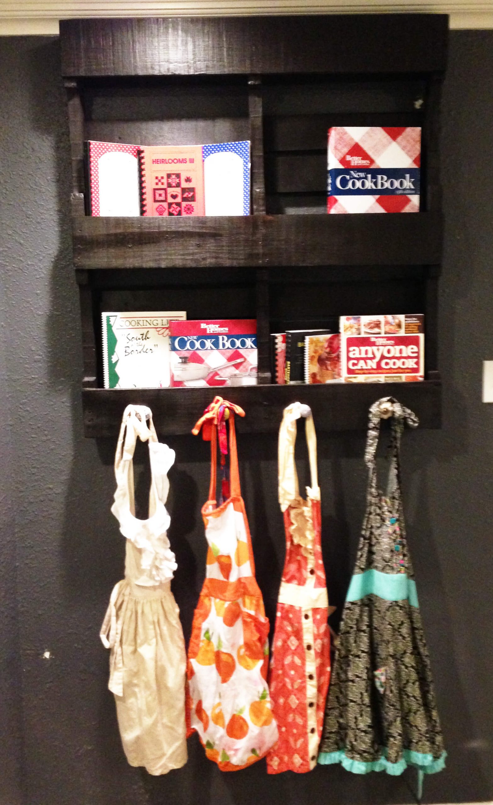 Wood Pallet Wall Hanging Display