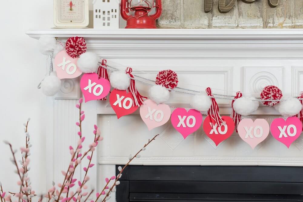 Cute and Cuddly Hugs & Kisses Heart Garland