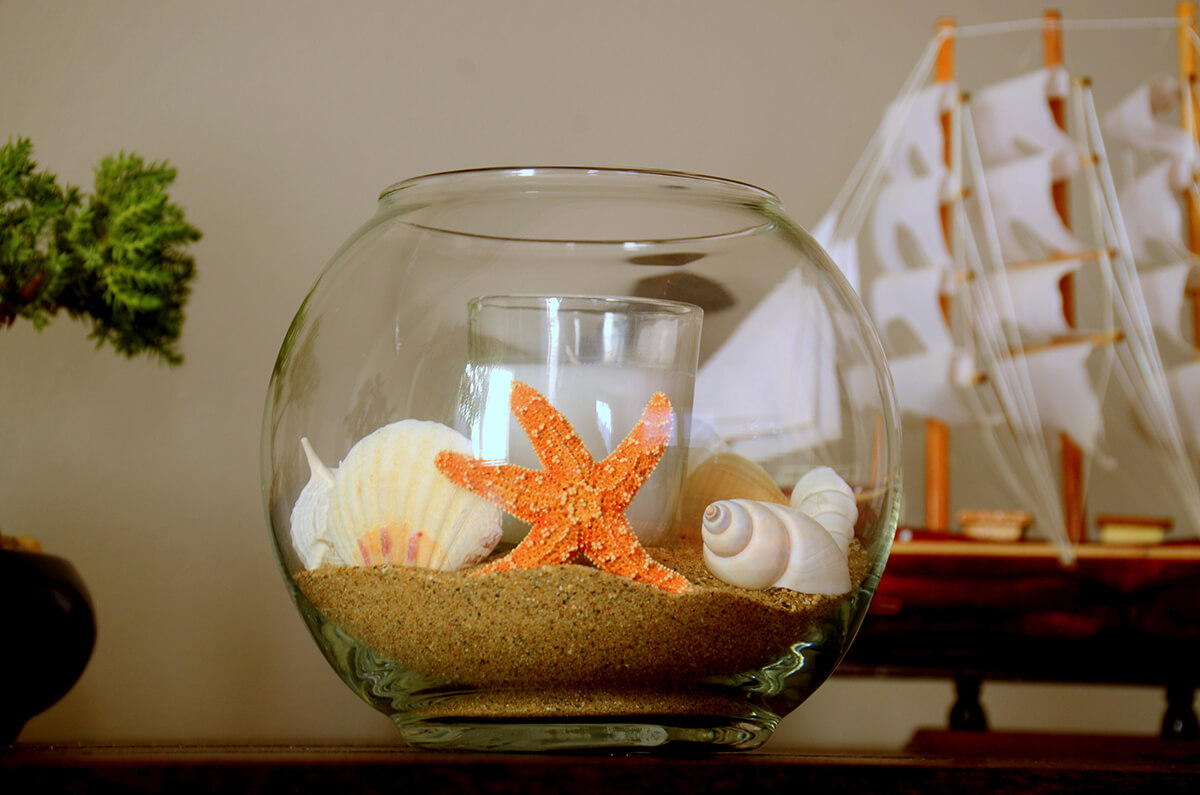 Fishbowl Candle-holder with Sand and Seashells