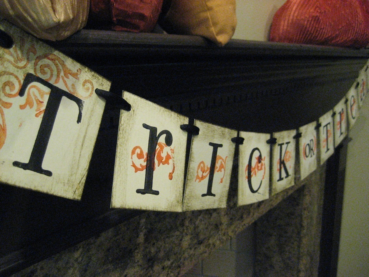 Trick-or-Treat Garland Sign