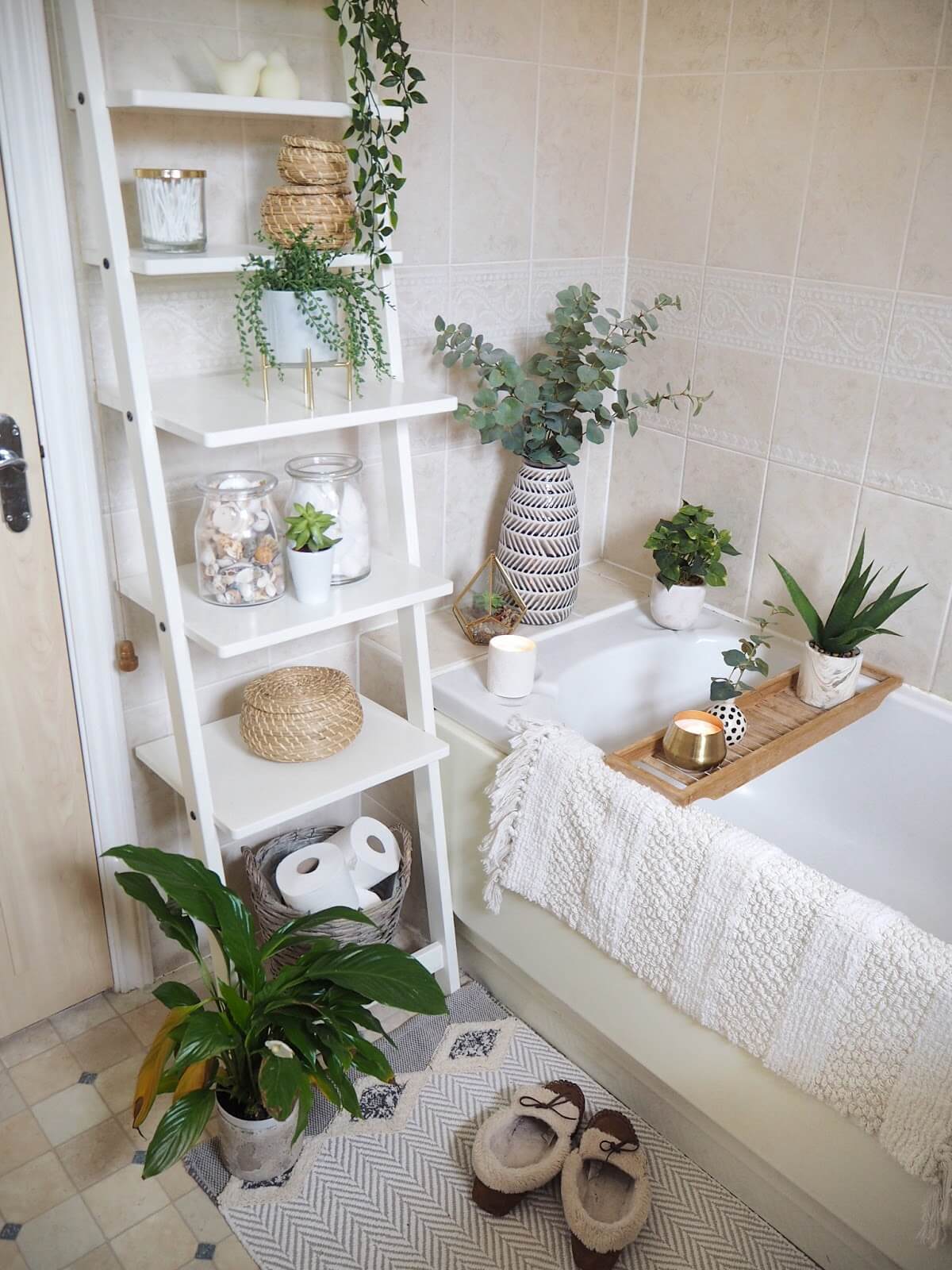 13 Bathroom Storage Ideas For Small Space - Homewhis