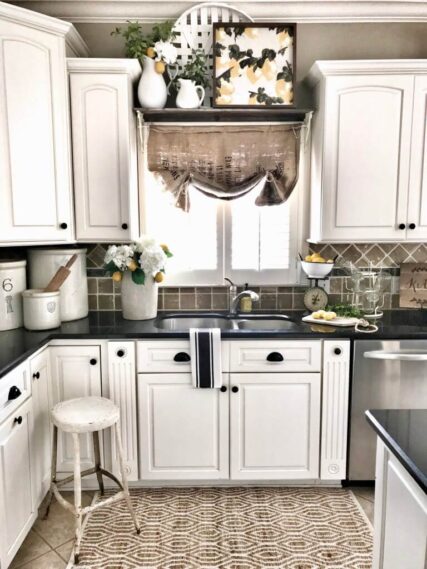 8 Best Farmhouse Kitchen Backsplash Ideas and Designs for 2024