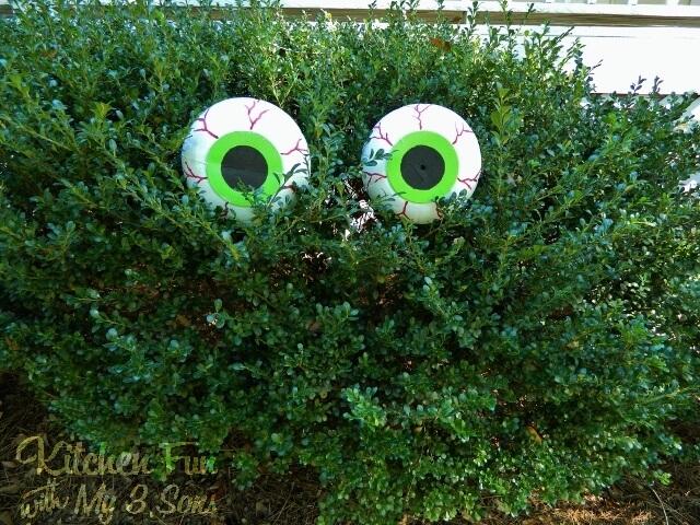 Giant Veiny Eyes for Bushes and Trees