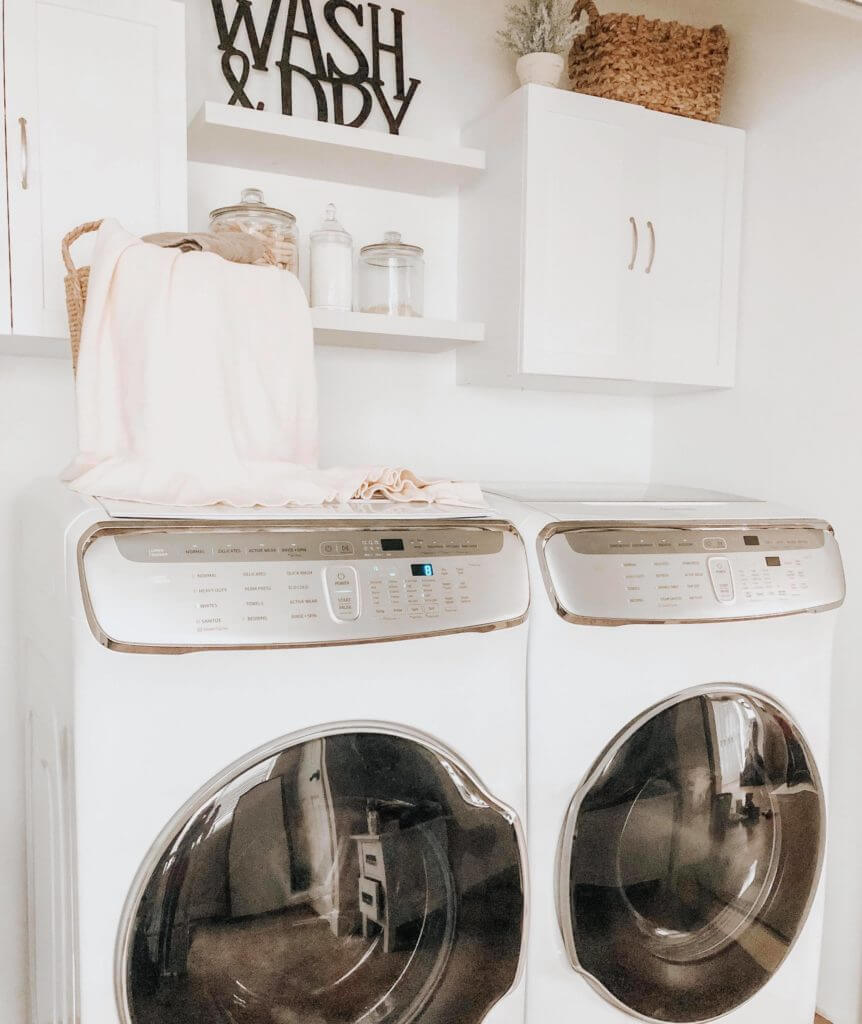 Crisp and Clean White Linen Laundry Lounge