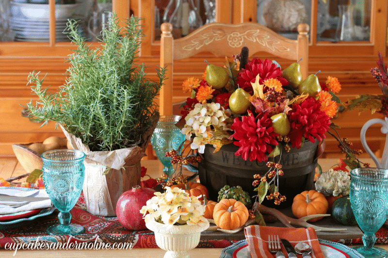 Vibrant Multicolored Thanksgiving Tablescape Décor