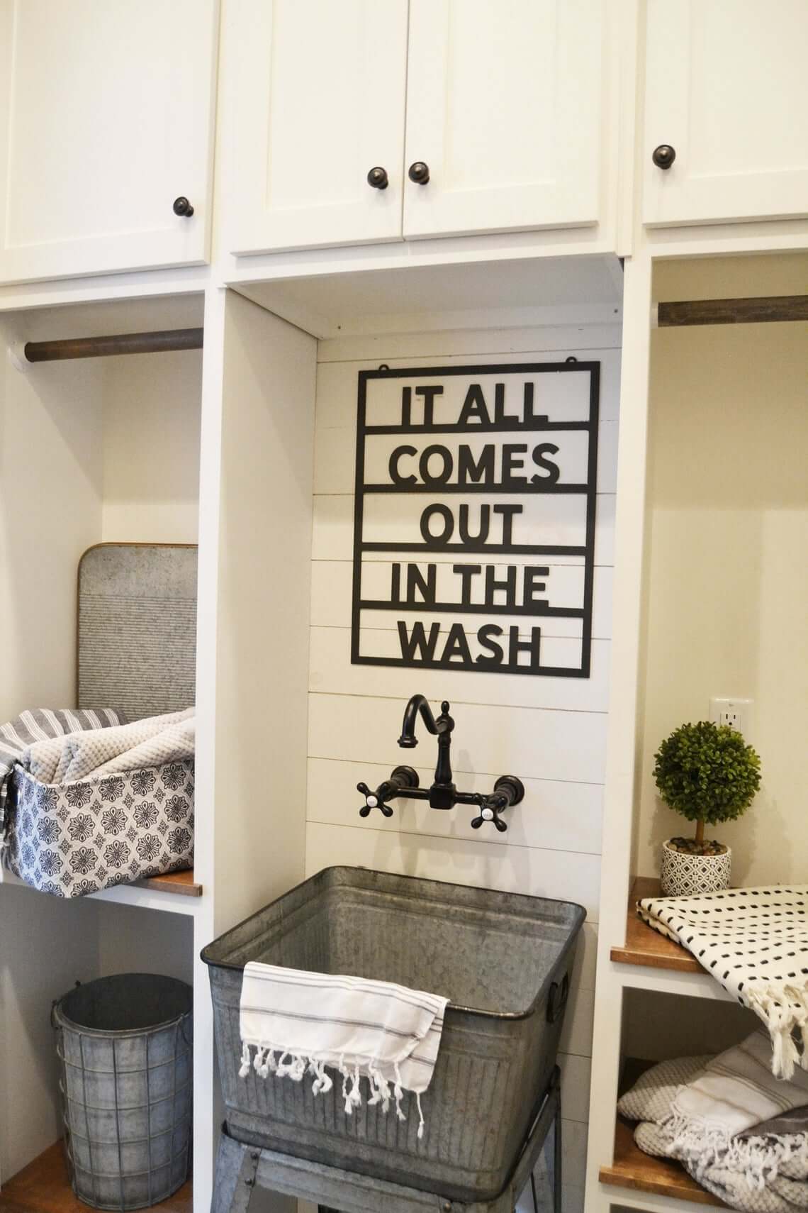 Farmhouse Chic Ideas For The Laundry Room : Joyfulderivatives Fixer Fabulous