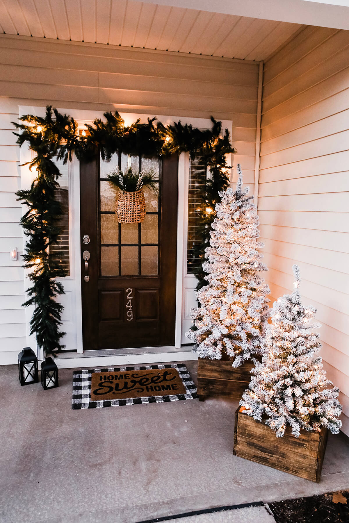 50+ Best Christmas Porch Decoration Ideas for 2021