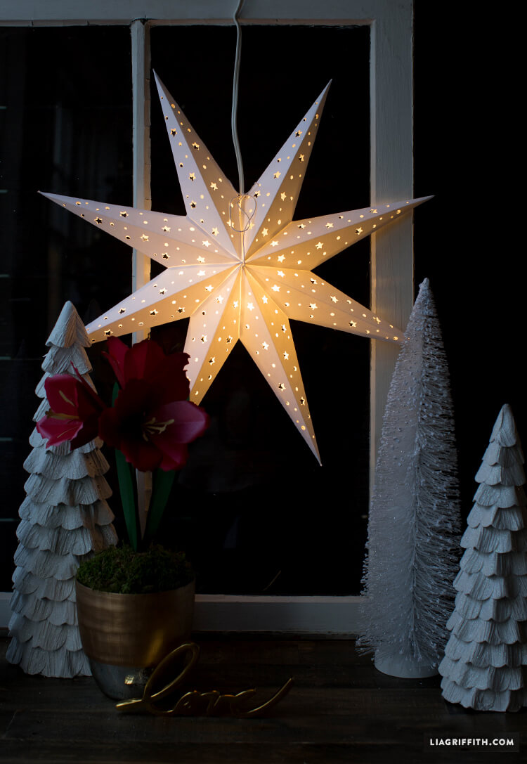 17 Best Christmas Window Decoration Ideas to Inspire You in 2023