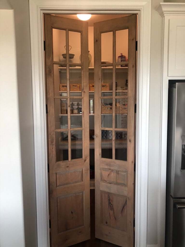 Natural, Inviting, and Revealing Pantry Door Idea