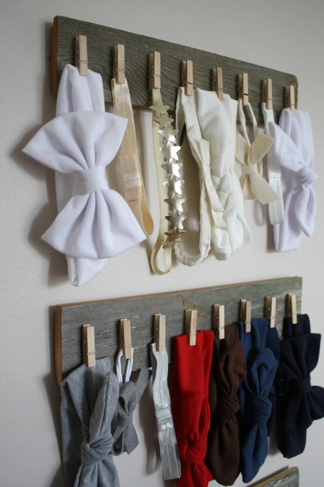 Wood and Clothes Pins Becomes Accessory Organizer