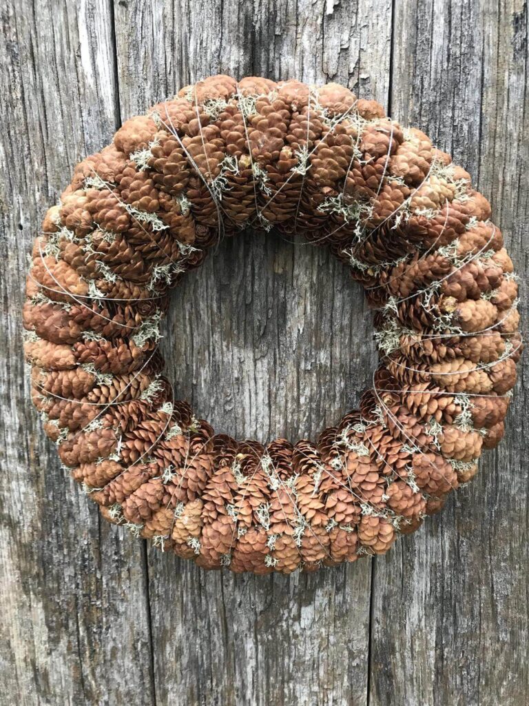 Wire-Wrapped Pine Cone Wreath — Homebnc