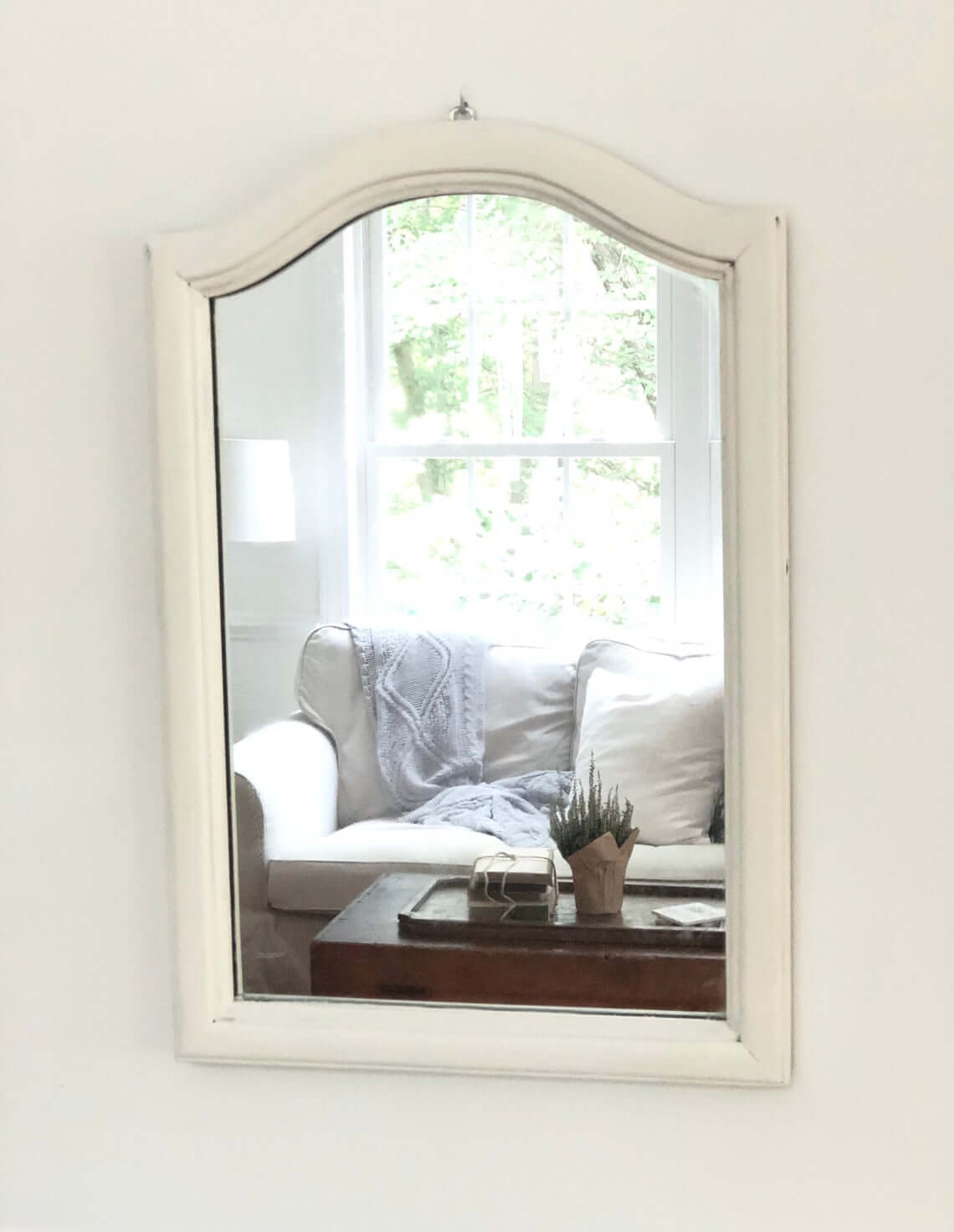 Traditional and Simple White Trimmed Mirror
