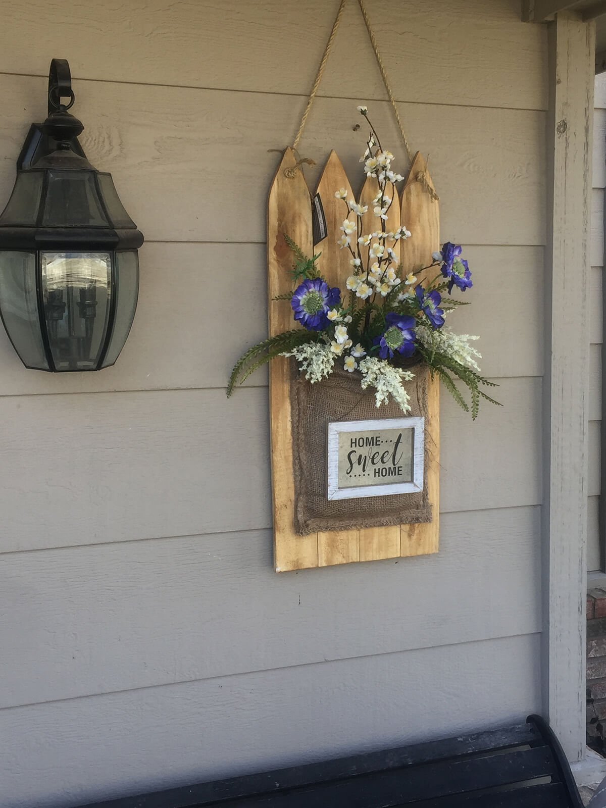 Picket Fence Flower Pouch Sign