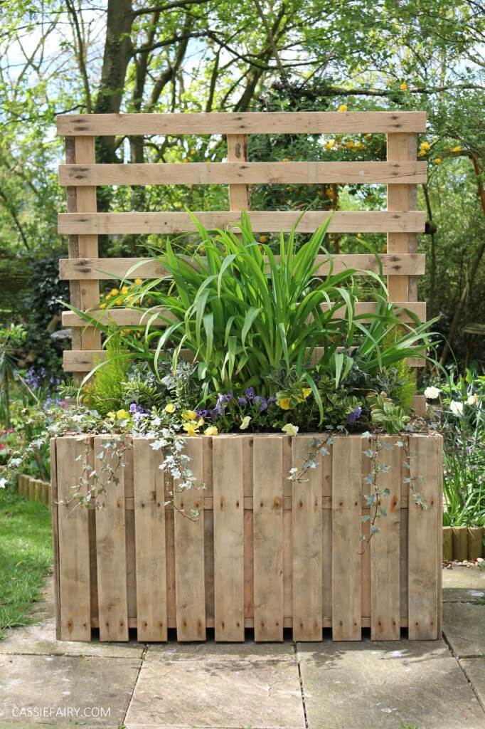 Upcycled Pallet Planter Stand for Backyard Privacy