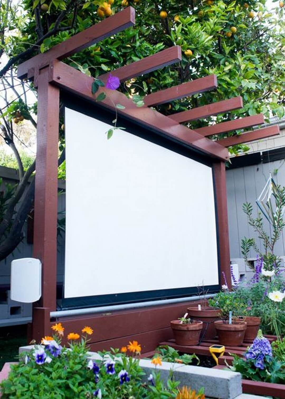 Amazing Outdoor Garden Big Screen Theater