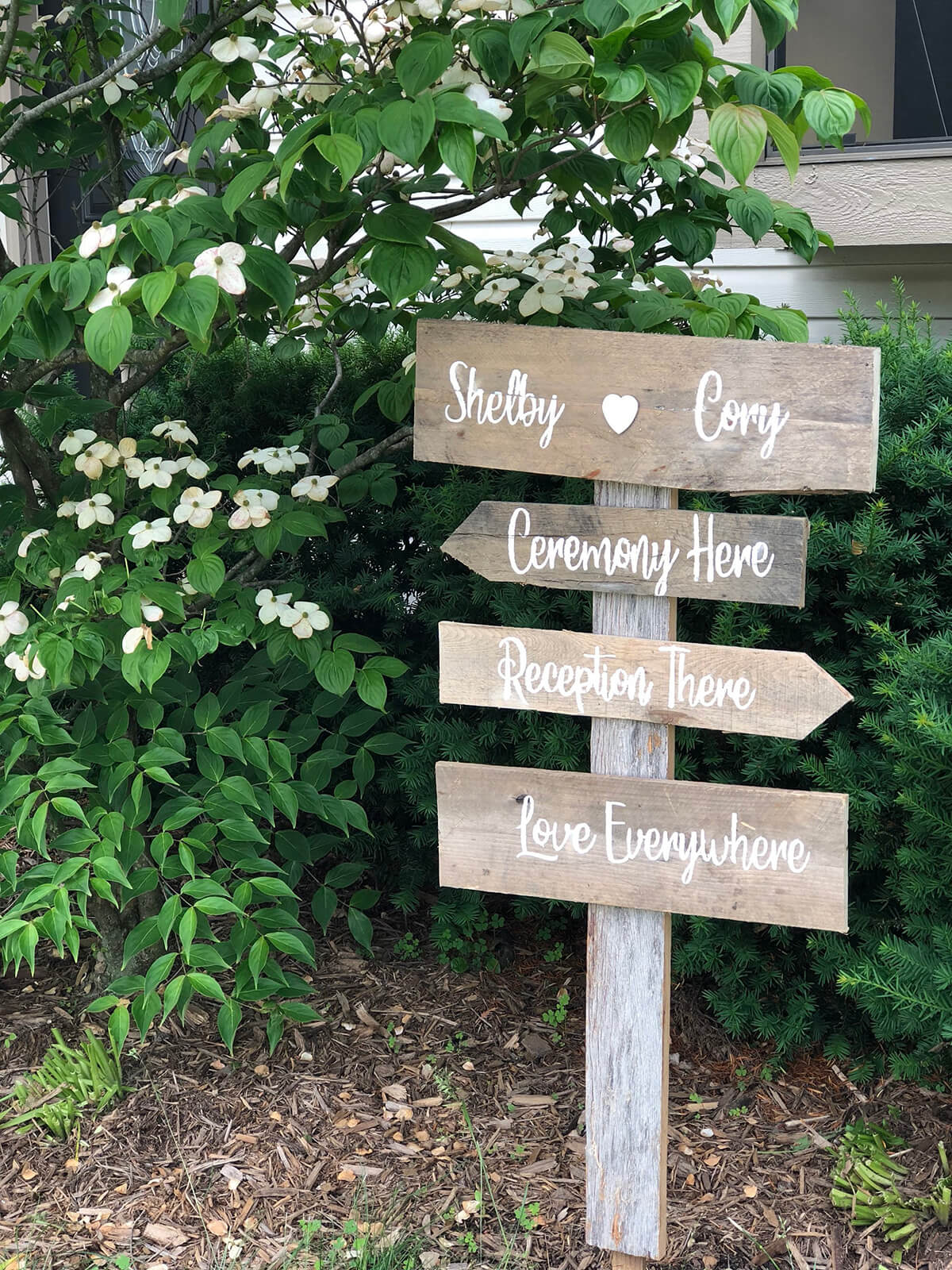 Personalize Your Home with a Rustic Pallet Sign