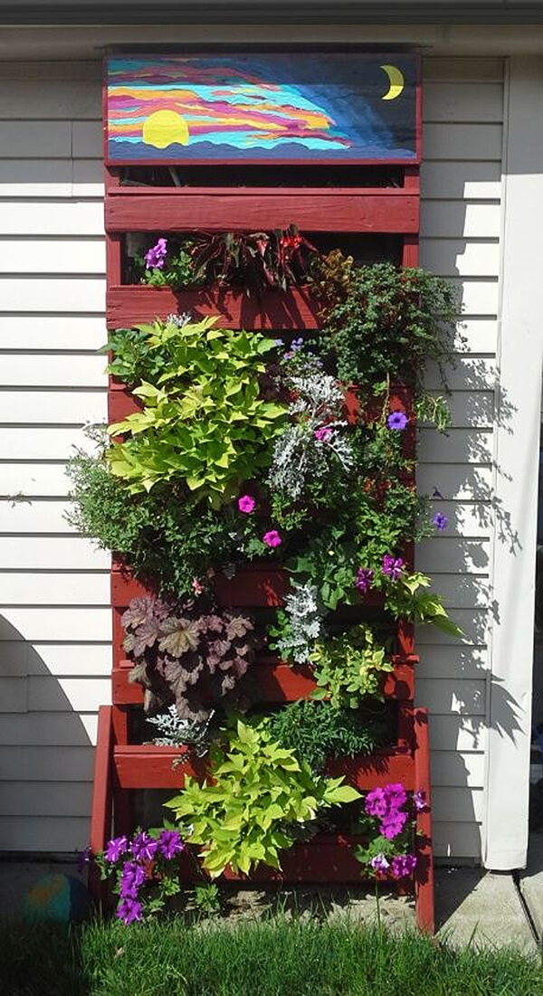 Vertical Planter from Recycled Wood Pallets