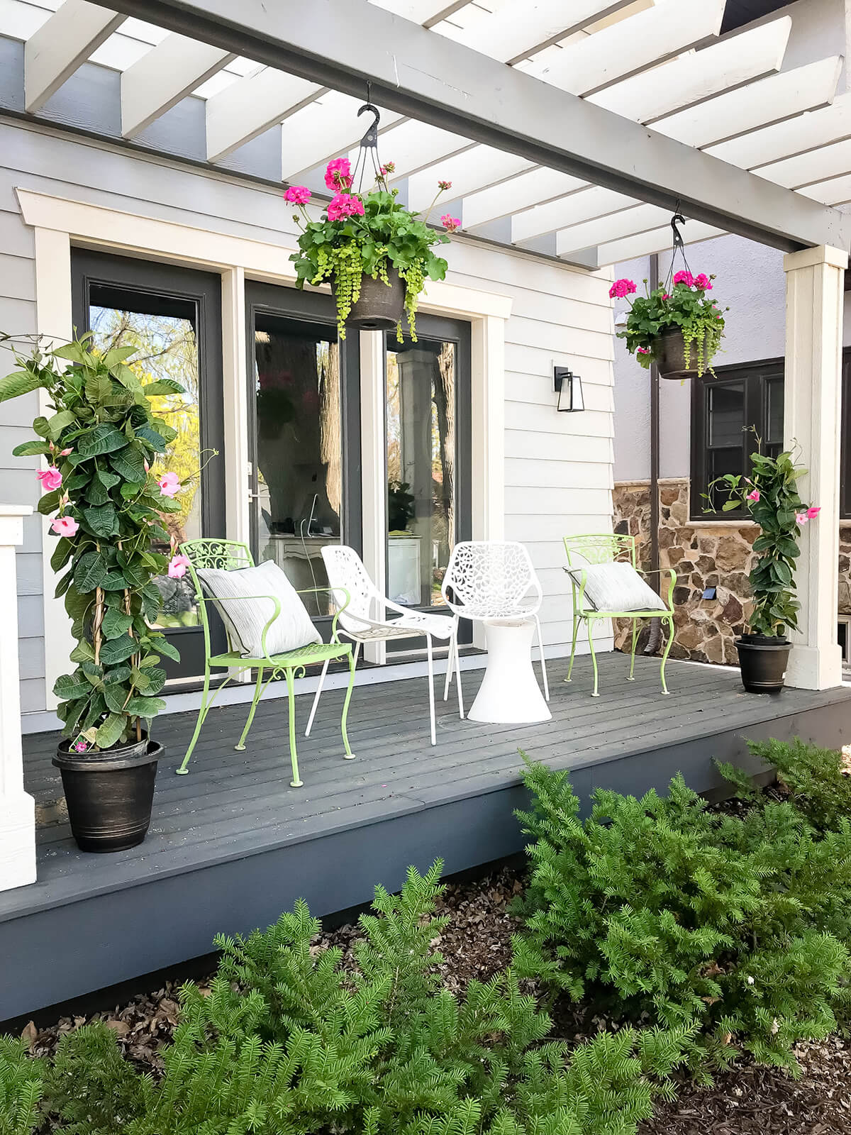 Simple and Elegant Patio Pergola