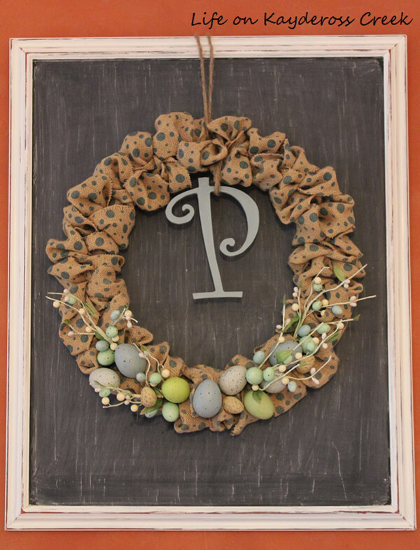 Couronne de printemps en ruban de jute monogrammée