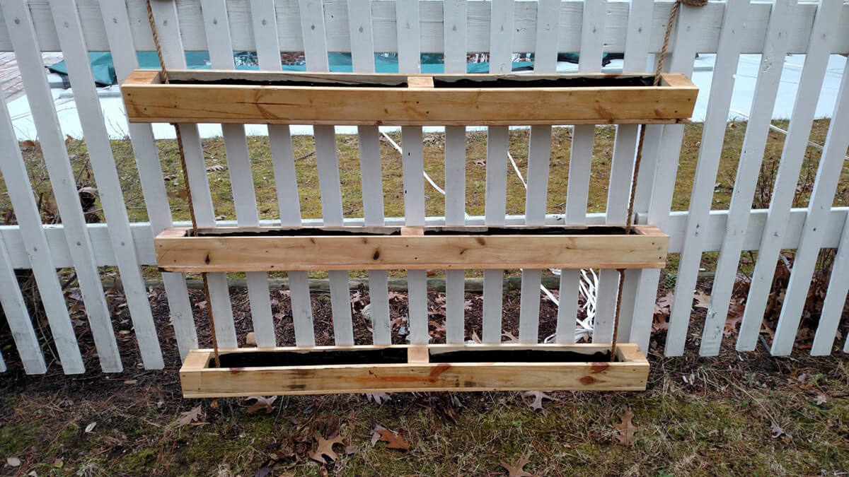 Hanging Pallet Planter Box for Privacy