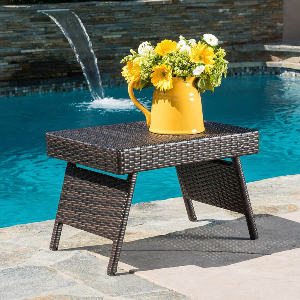 25 Best Outdoor Table Ideas for that will be Perfect for Summer in 2021