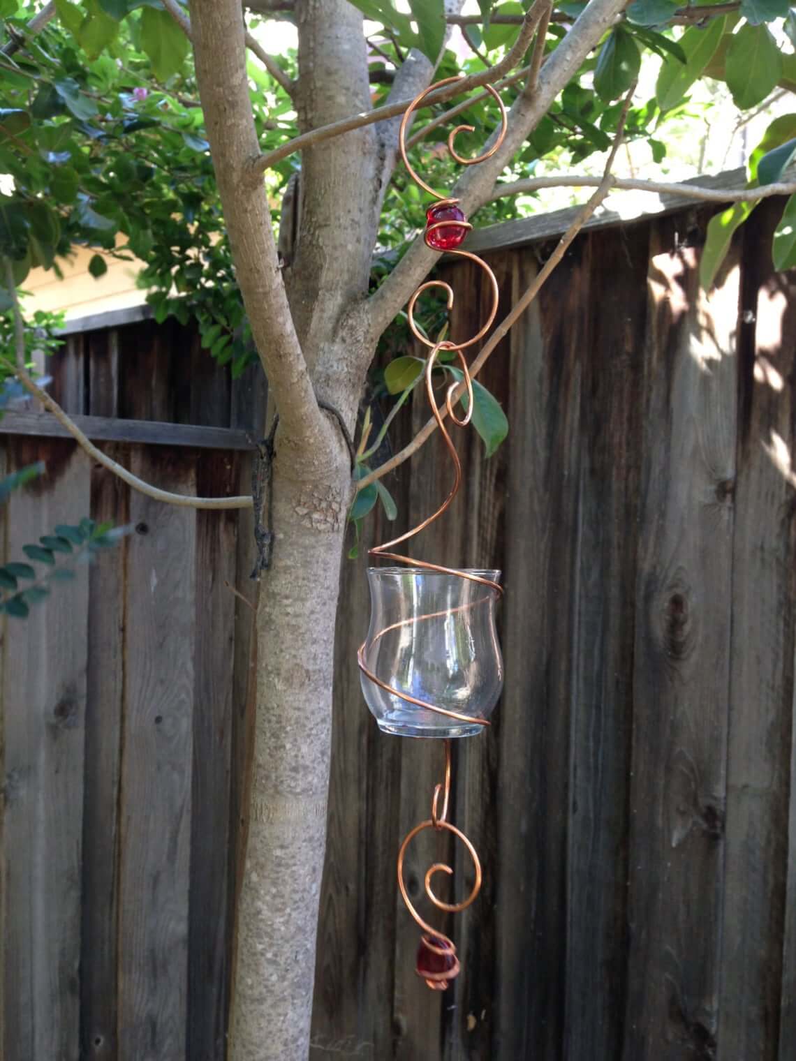 創造的な銅線の渦巻の屋外の蝋燭ホールダー