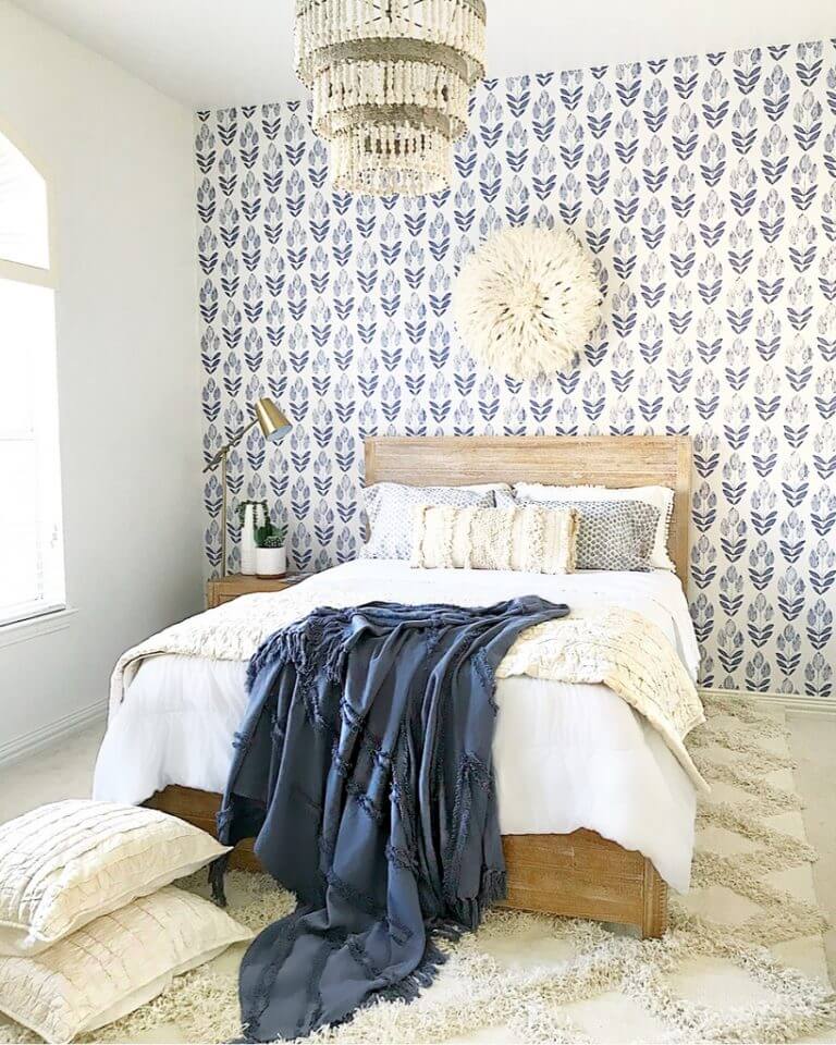 Calm Blue Wallpaper for a Bold Statement