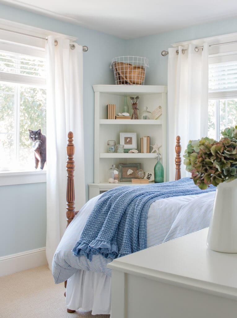 Beach-Side Treasures Displayed Perfectly in Your Bedroom