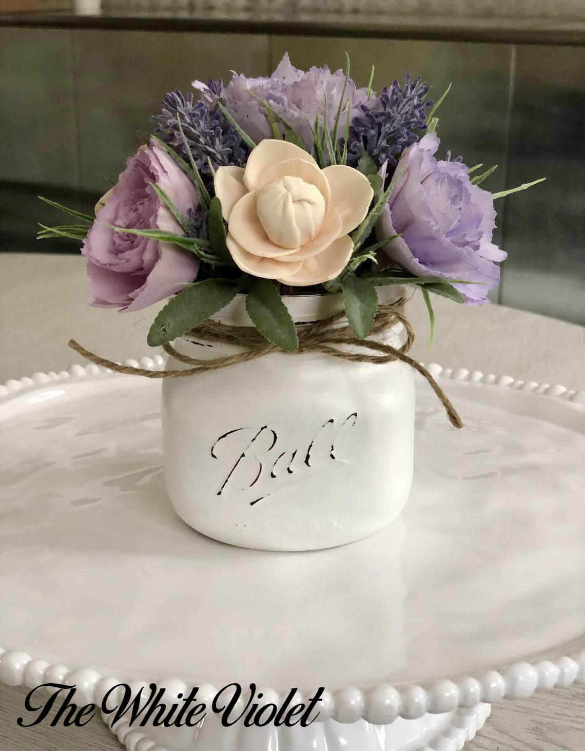 Creamy and Elegant Small Mason Jar Centerpiece