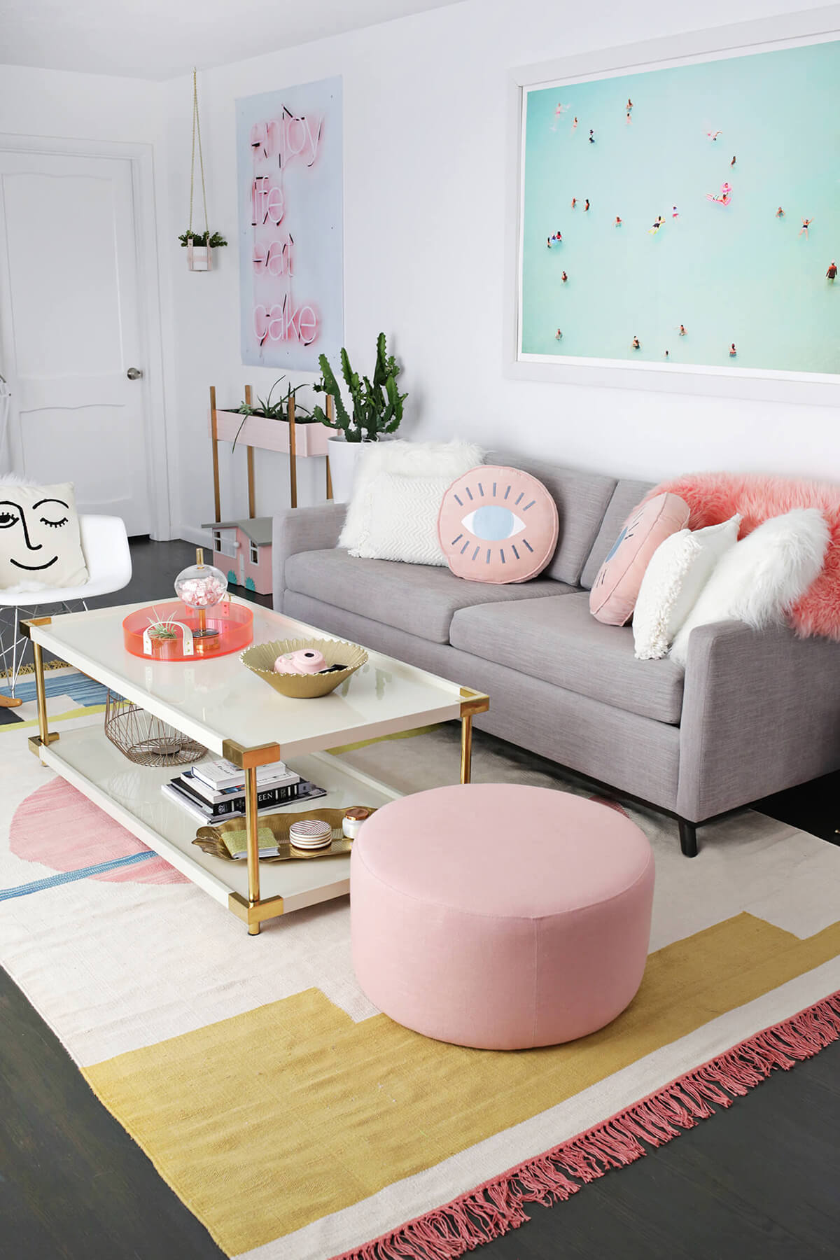 A Contemporary Colorful Living Room Design