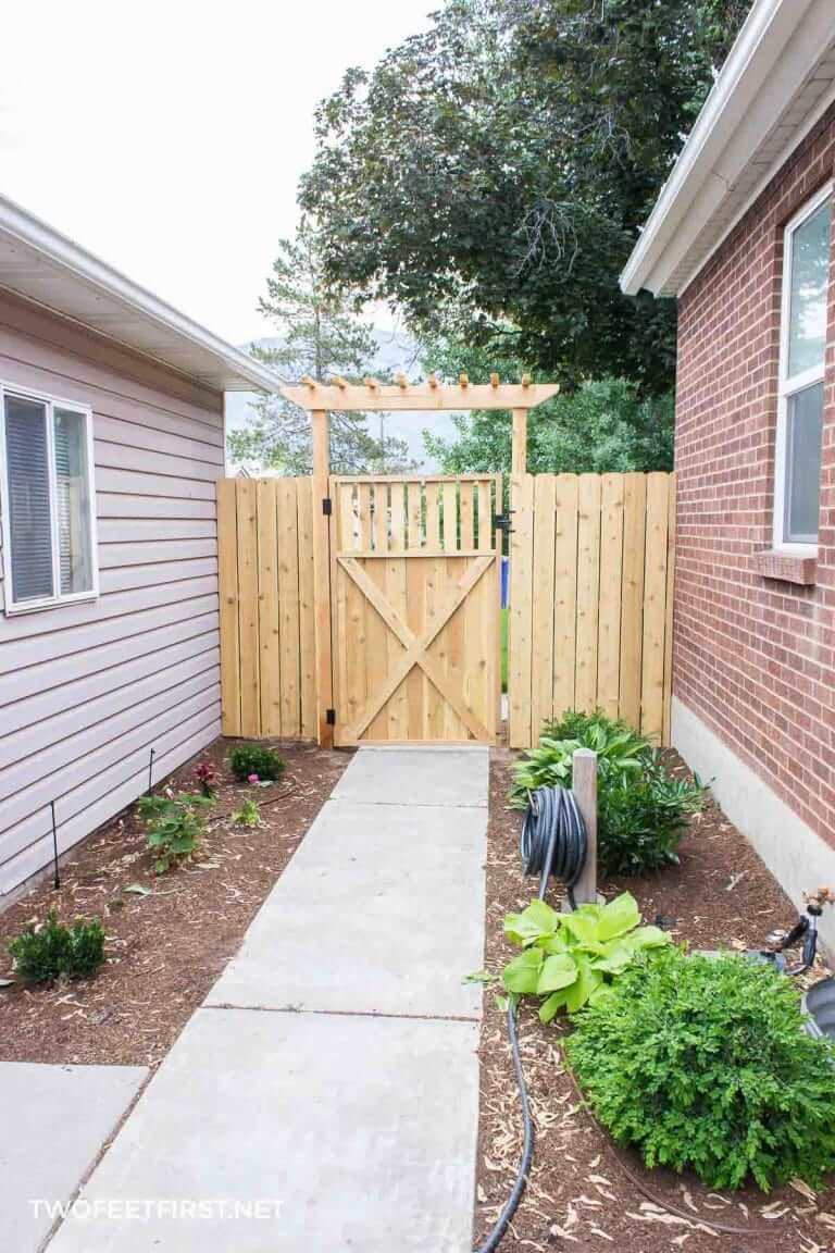Gorgeous DIY Wooden Gate Project