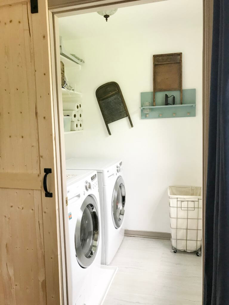 Low-budget Farmhouse Laundry Room Revamp