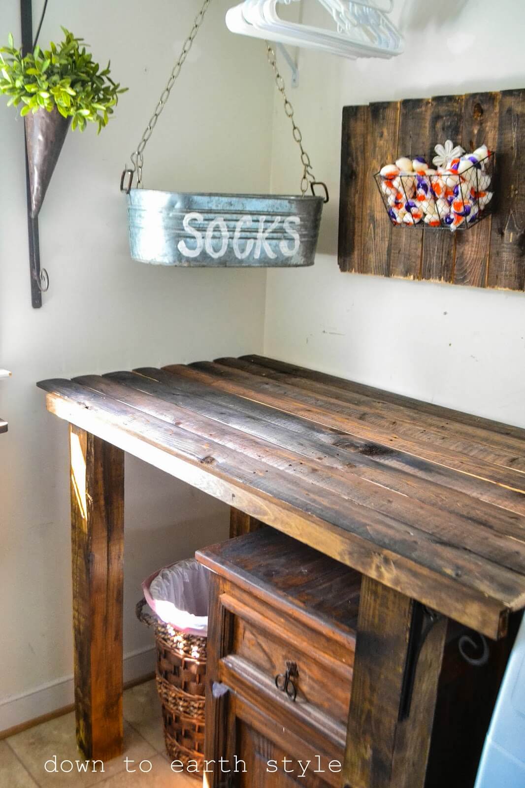 DIY Recycled Fence Laundry Room Table