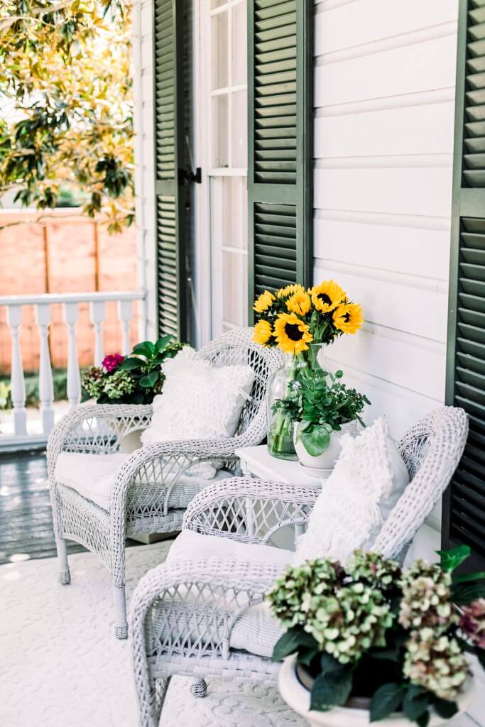 Relaxing Porch Sitting Area Enables Tranquility