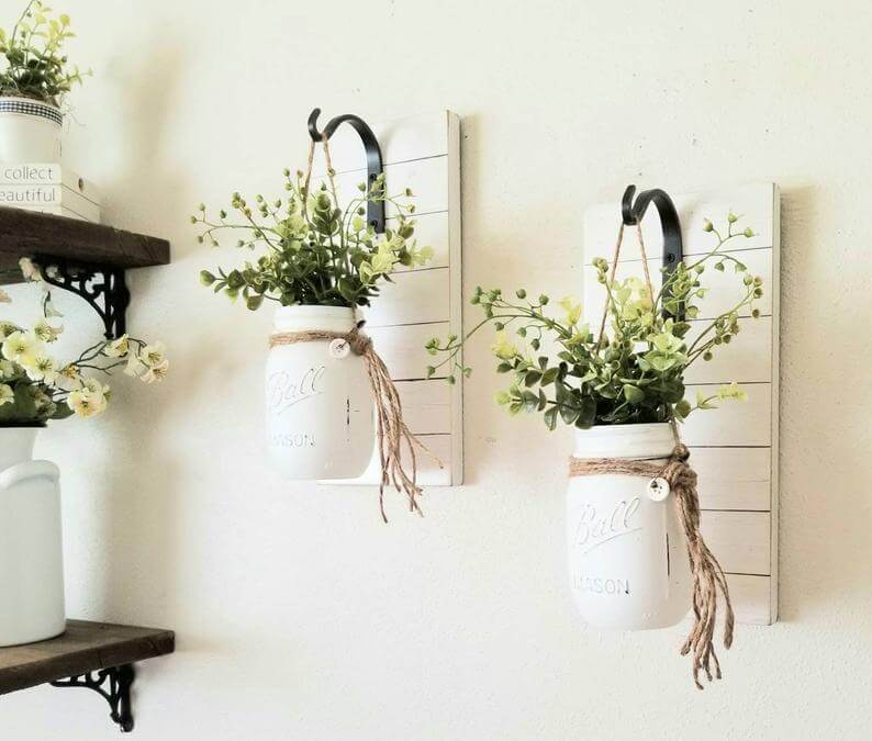 Traditionelle Shiplap und Metallhaken Jar Hanger