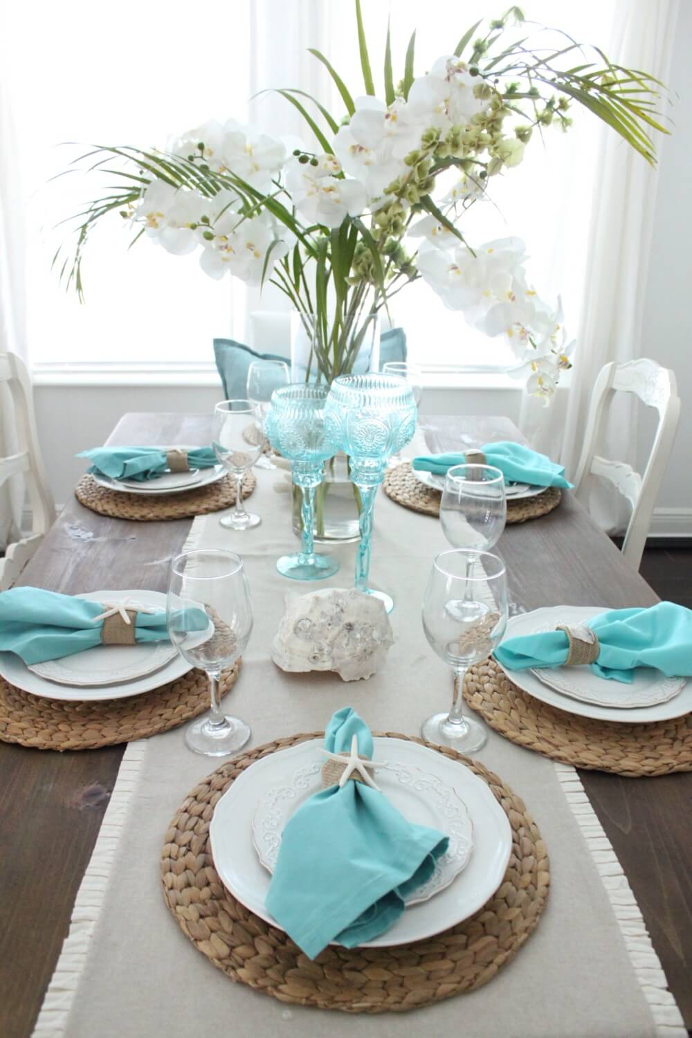 Beautiful Coastal Theme Table Décor