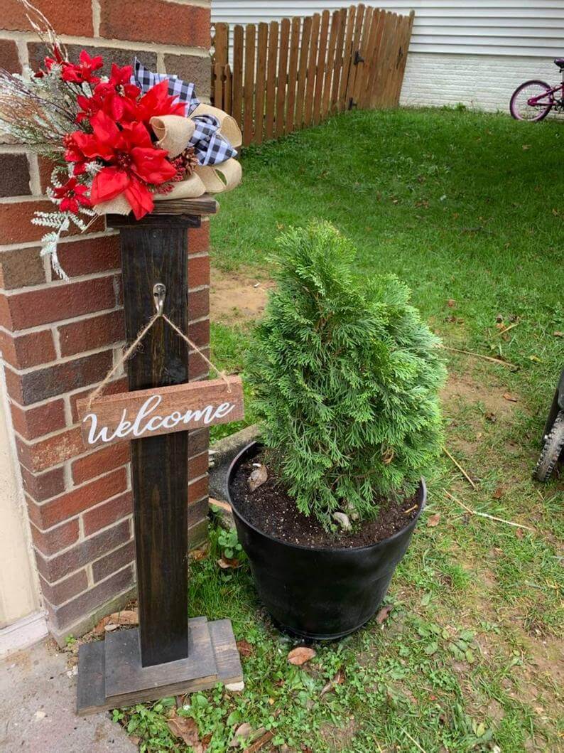 Simplistic Wooden Welcoming Porch Post