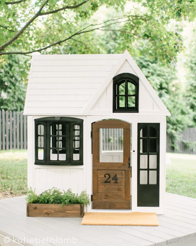 Spacious and Cool Playhouse Makeover