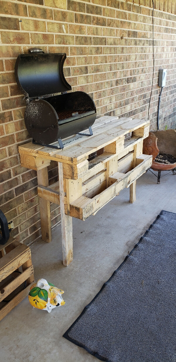 Rustic Pallet Outdoor Grill Table