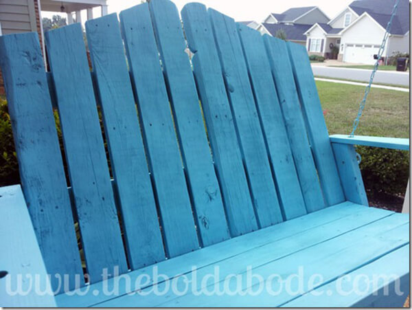 Pretty Painted Pallet Porch Swing