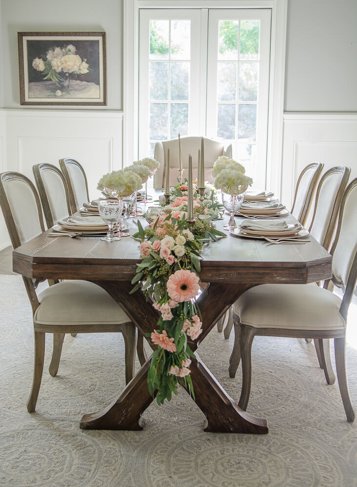 Magnificent Pink And White Accented Table Centerpiece Homebnc   01 Dining Table Centerpieces Ideas Decor Art Homebnc 