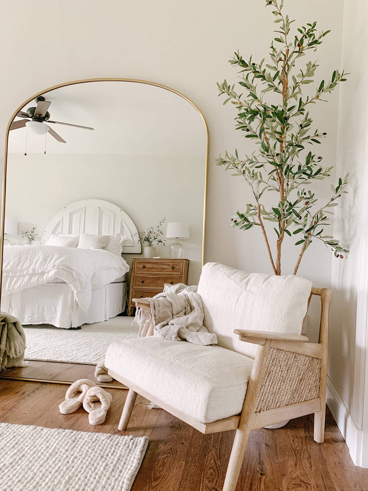 Laidback Scandi Bedroom Décor Idea