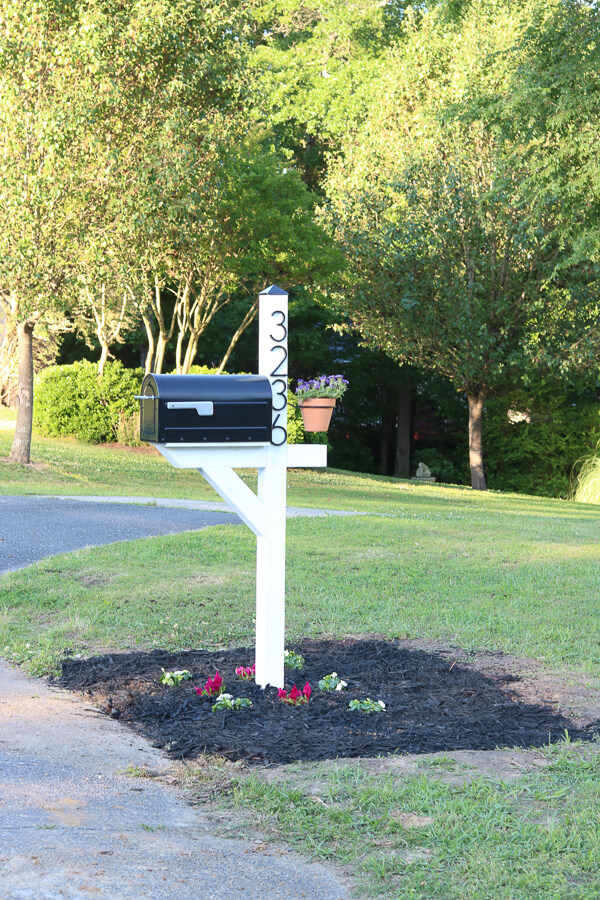 Farmhouse Themed Mailbox Post Transformation