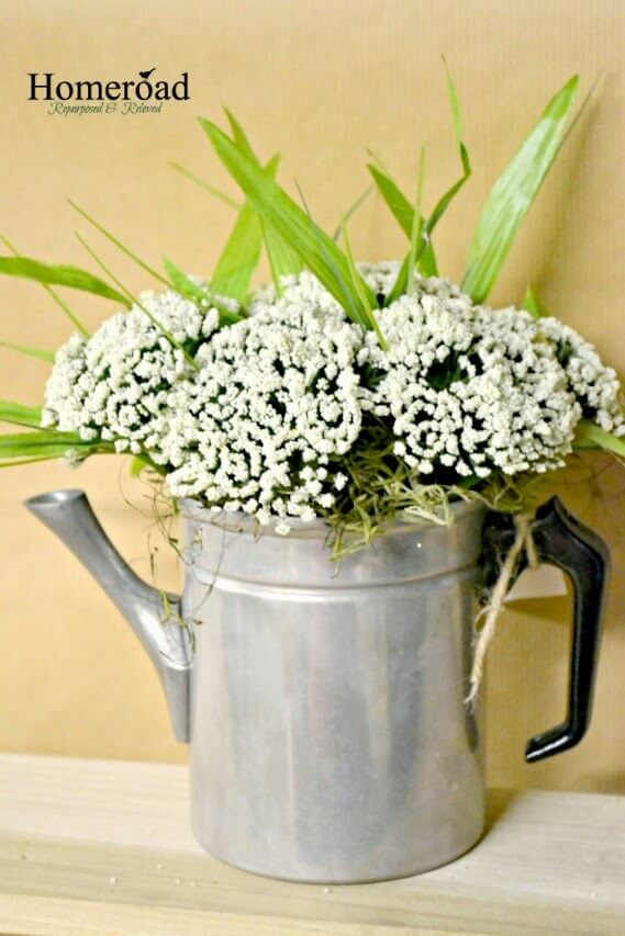 Vintage Metal Flower Pot Décor