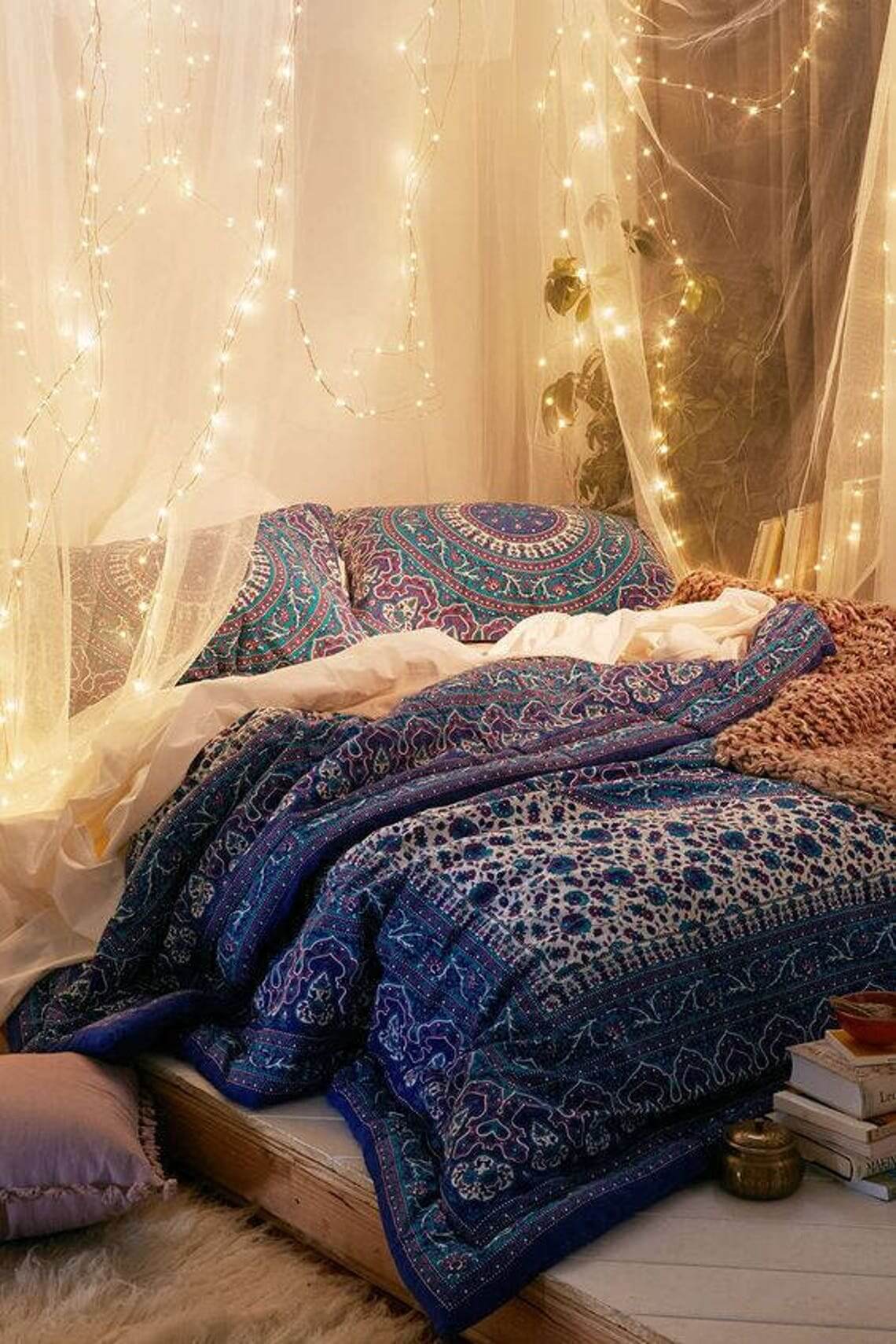 Bedroom fairy lights inspiration: fairy lights for the bedroom