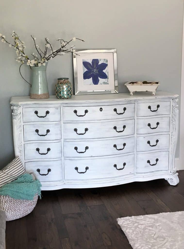 Spray paint table ideas: Revitalized Hardware