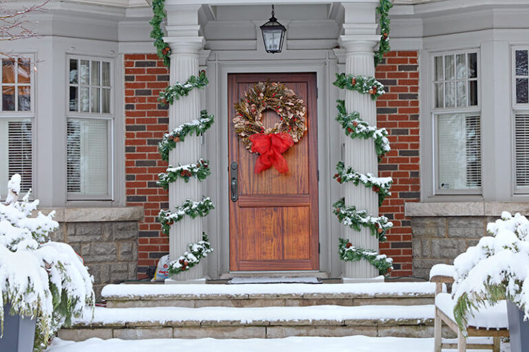 36 Festive Christmas Wreath Ideas to Impress Your Guests