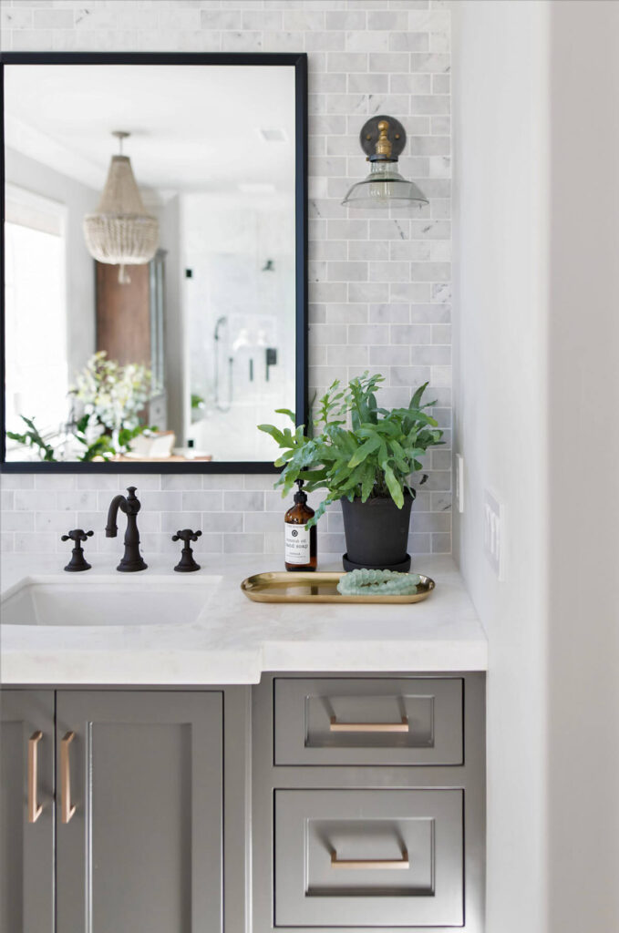 09b Grey And White Bathroom Ideas Designs Homebnc V4 679x1024 