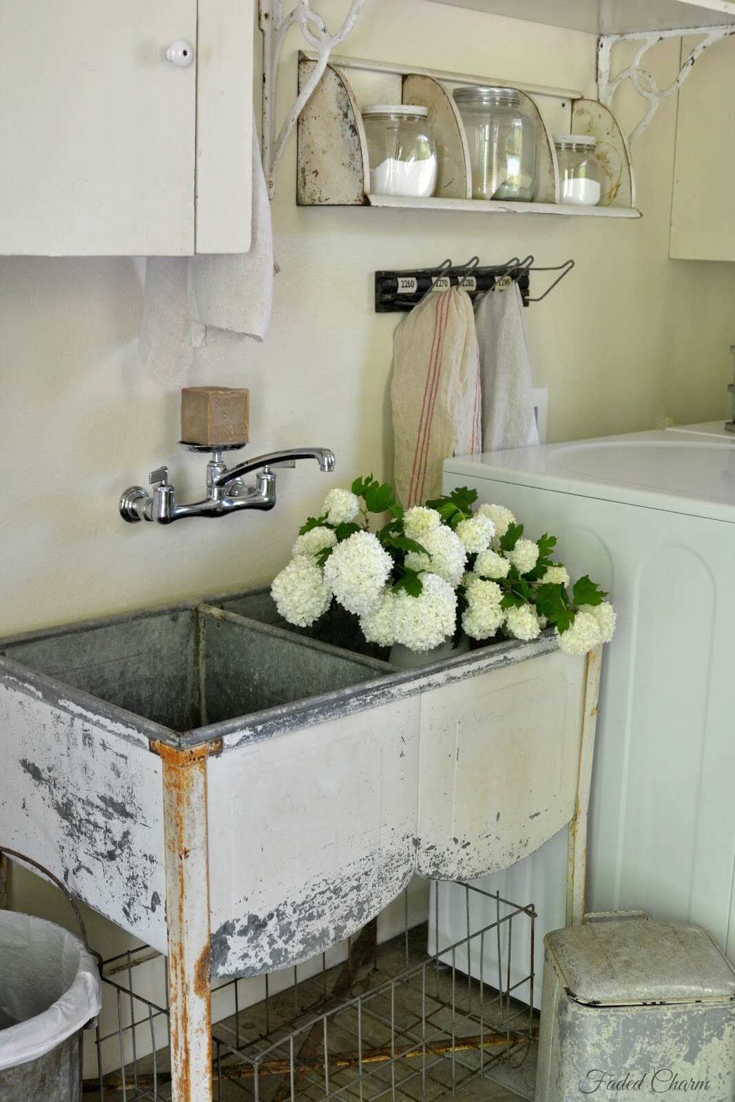 Antique Washing Bin with Wire Basket Storage